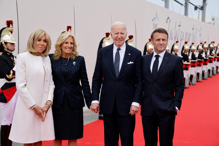 Od leve proti desni: Brigitte Macron, Jill Biden, Joe Biden in Emmanuel Macron. | Foto: Reuters