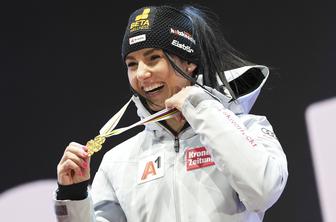Smučarska šampionka Stephanie Venier je prvič postala mama