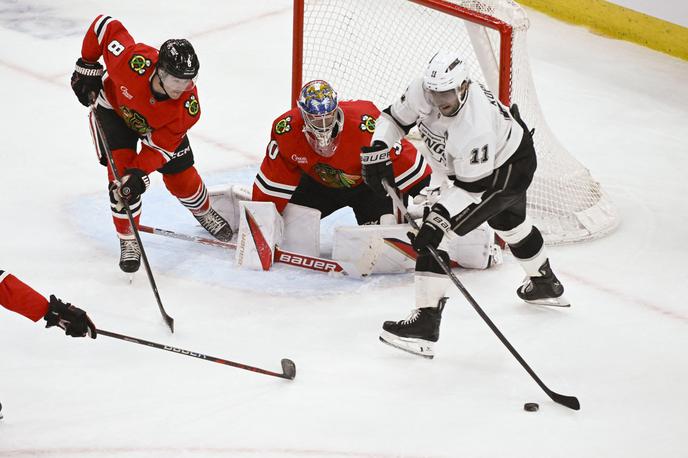 Anže Kopitar, Los Angeles Kings | Anžetu Kopitarju je ob porazu z 1:5 v Chicagu kot edinemu uspelo premagati razpoloženega vratarja Spencerja Knighta. | Foto Reuters