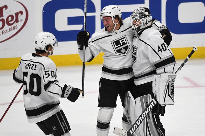 Los Angeles Kings NHL | Kopitarjevi Kralji so zmagali še tretjič zapored. Tokrat so se zmage veselili v Nashvillu. | Foto Reuters