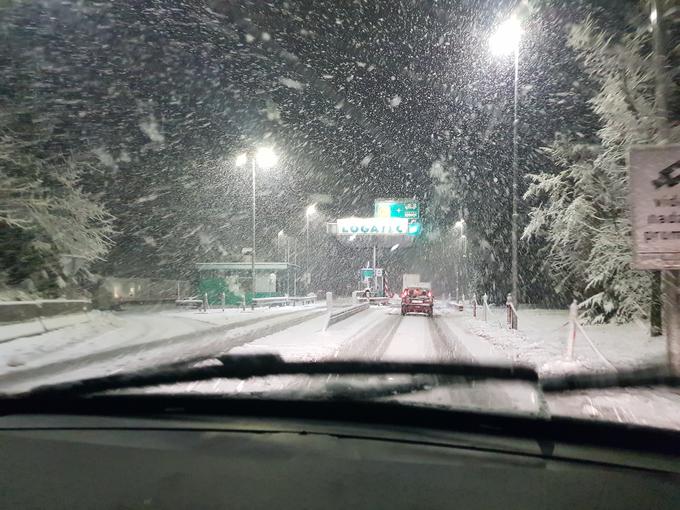 Ceste so bile zjutraj precej zasnežene v okolici Logatca. | Foto: 