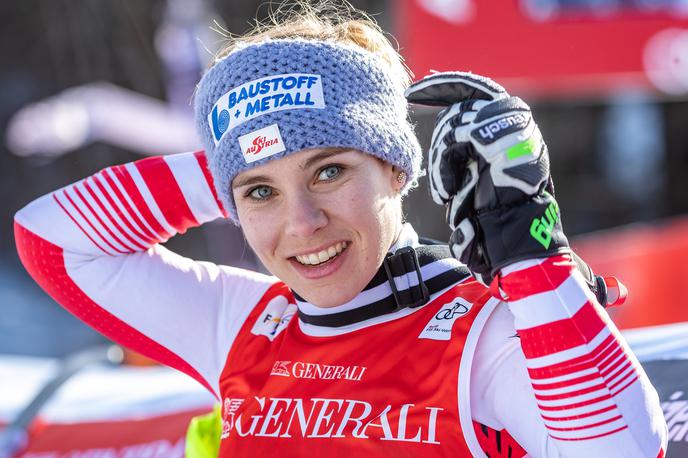 Nicole Schmidhofer | Nicole Schmidhofer in reprezentančne sotekmovalke v novo sezono z novim trenerjem. | Foto Sportida