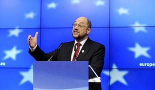 Schulz za udeležbo parlamenta na vrhovih območja evra