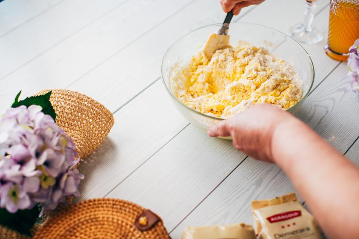 Agragold Breskvice Margarino za peko stopimo. | Foto: