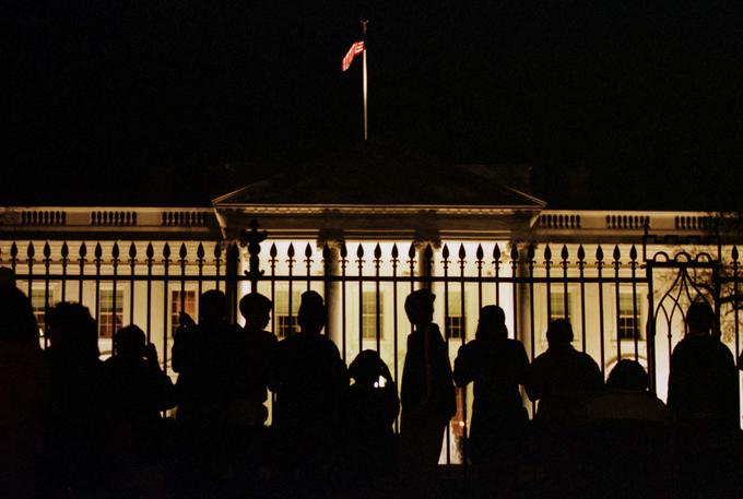 Tretji ameriški predsednik Thomas Jefferson je vrata Bele hiše odprl tudi za javnost. To je, razen med obema vojnama, veljalo do 11. septembra 2001. Zdaj za njen ogled velja drugačen režim, povezan z dogovorom s kongresnikom, za tujce pa je obisk mogoč ob posredovanju njihovega veleposlaništva. | Foto: Reuters