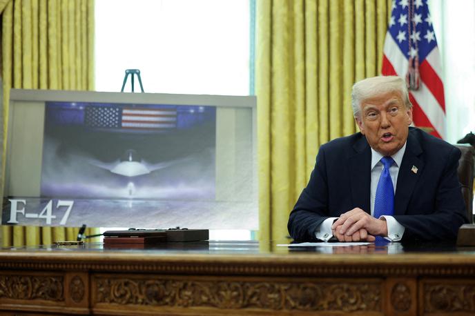 F-47, letalo | Donald Trump ob današnjem opisu projekta f-47 v Beli hiši  | Foto Reuters