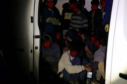 Strma rast nezakonitih migracij. Policija svari: Naš azilni sistem se zlorablja.