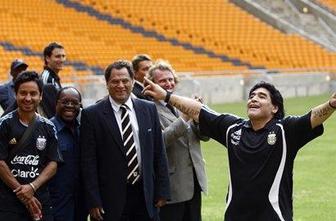Maradona bo nag tekel po ulicah Buenos Airesa