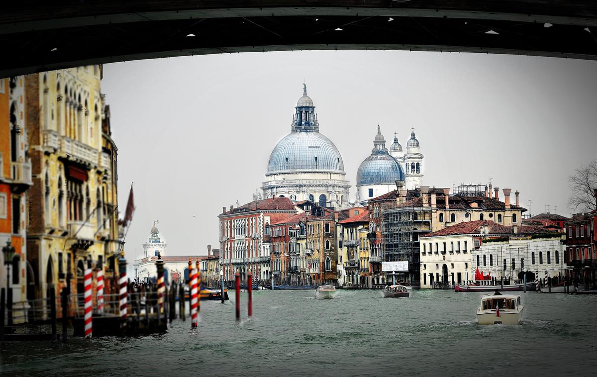 Benetke, karneval | Namen sistema Mose, ki ga sestavlja 78 pregrad, je zaščiti Benetke pred poplavami, kakršnim je bilo mesto denimo priča leta 2019. | Foto Guliverimage