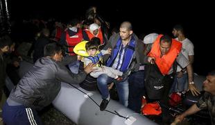 Ob turški obali utonilo devet migrantov