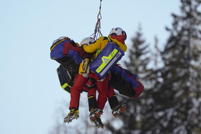 Avstrijko Nadine Fest je po grdem padcu s prizorišča odpeljal helikopter.  | Foto: Guliverimage