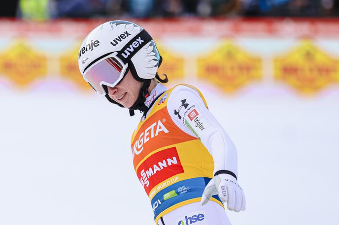 Nika Prevc | Nika Prevc je v petek z 242,5 metra postavila nov ženski svetovni rekord, danes pa jo čaka prav posebna premiera – prva posamična tekma skakalk na Letalnici bratov Gorišek. | Foto Reuters