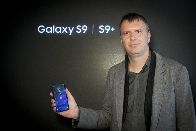Natančnih številk nam Purkart (na fotografiji) ni zaupal, "tudi zato, ker prednaročila še potekajo", a je povedal, da "po uspešnih prednaročilih Galaxy S8 in S8+ ter Galaxy Note8 letos zadovoljno spremljamo številke, ki jih kažejo prednaročila za Galaxy S9 in S9+". | Foto: Ana Kovač