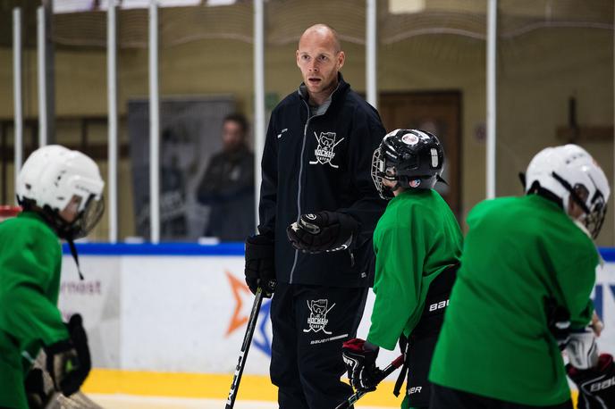 hokejska akademija Anže Kopitar Tomaž Razingar | Andrej Tavželj se je v zadnjih dneh prelevil v trenerja. | Foto Grega Valančič/Sportida