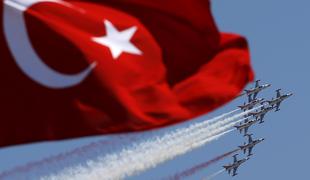 Turčija na meji s Sirijo sestrelila letalo