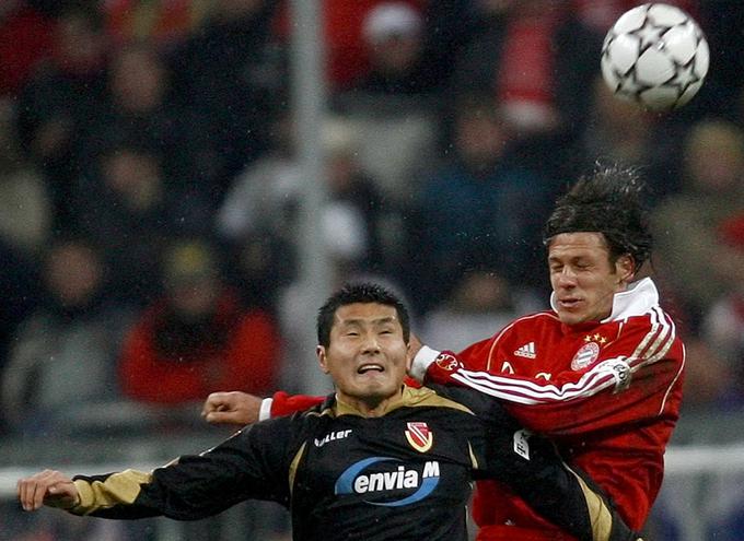 Pred njim je bil zadnji Kitajec, ki je zabil gol v eni izmed petih najboljših evropskih lig, Shao Jiayi, ki je igral za Energie Cottbus. | Foto: Reuters