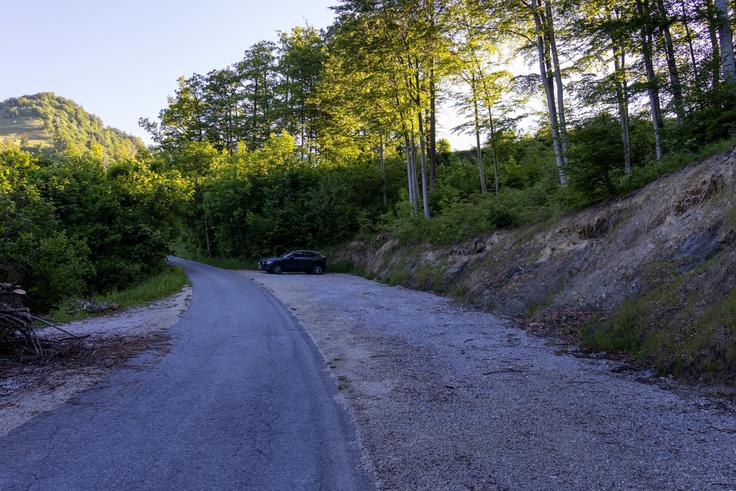 Na izhodišču je večje brezplačno parkirišče. | Foto: Matej Podgoršek