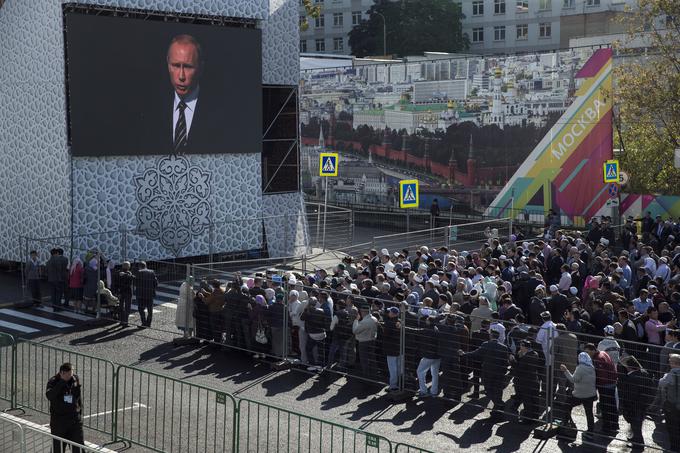 Putin je leta 2015 v Moskvi odprl največjo mošejo v Rusiji. Na odprtje je med drugim povabil tudi turškega predsednika Recepa Tayyipa Erdogana in voditelja Palestincev na Zahodnem bregu Mahmuda Abasa. | Foto: Guliverimage