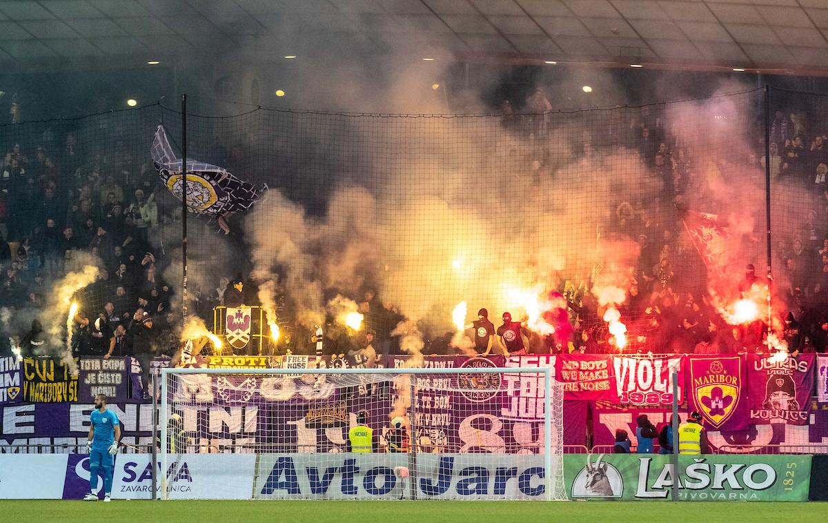Maribor, Mura, Viole, navijači | Pri Mariboru bodo zaradi svojih navijačev spet plačali kazen. | Foto Blaž Weindorfer/Sportida
