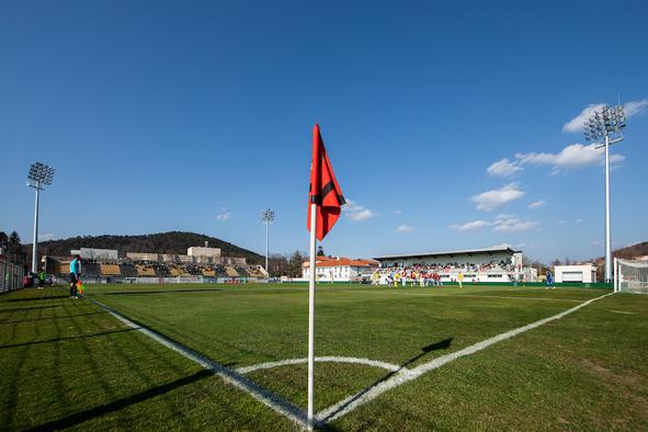 Gneča na vrhu, Tabor ujel Aluminij in Gorico