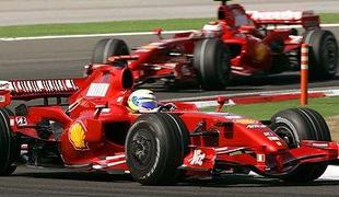 Ferrari ublažil zaostanek za McLarnom