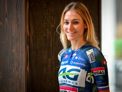 Nova pogodba za Urško Žigart, ki bo sezono nadaljevala tam, kjer jo bo Pogačar začel