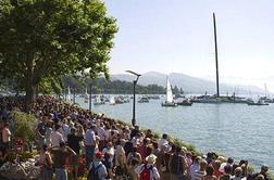 Alinghi 5 ujel veter v jadra (video)