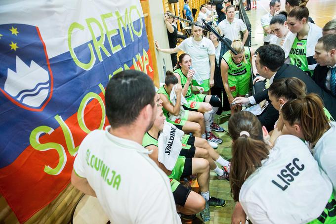 Selektor Damir Grgić pripravlja izbrano vrsto na uvodno tekmo EP proti Madžarski. | Foto: Vid Ponikvar