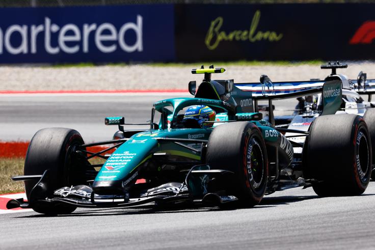 Fernando Alonso bo prvič po 42 dirkah na štartni vrsti tudi za ekipnim kolegom. | Foto: Guliverimage