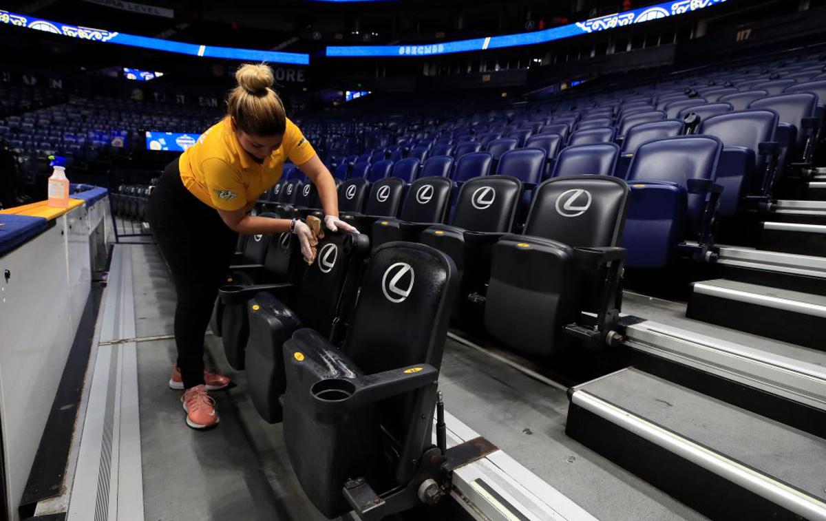 koronavirus nba | Košarkarske dvorane, ki bi te dni morale prekipevati od obiska tekem, že dalj časa žalostno samevajo. Kdaj bo liga NBA spet zaživela, ne ve nihče.  | Foto Getty Images