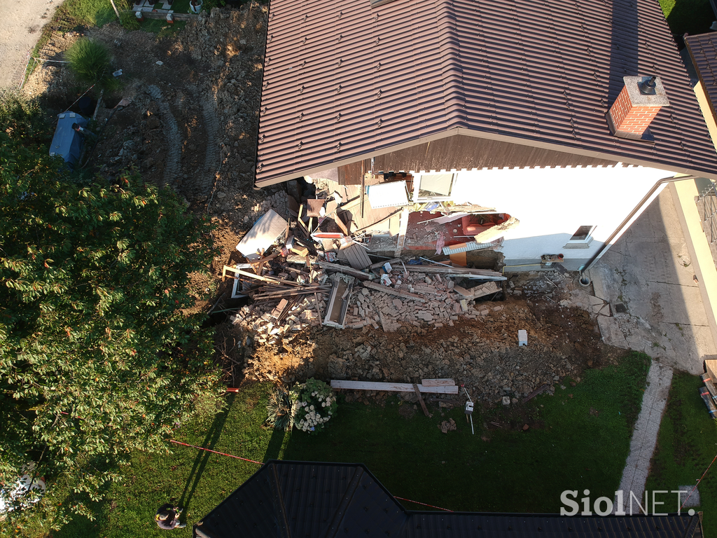 porušena hišam družina Bučar, Lopata