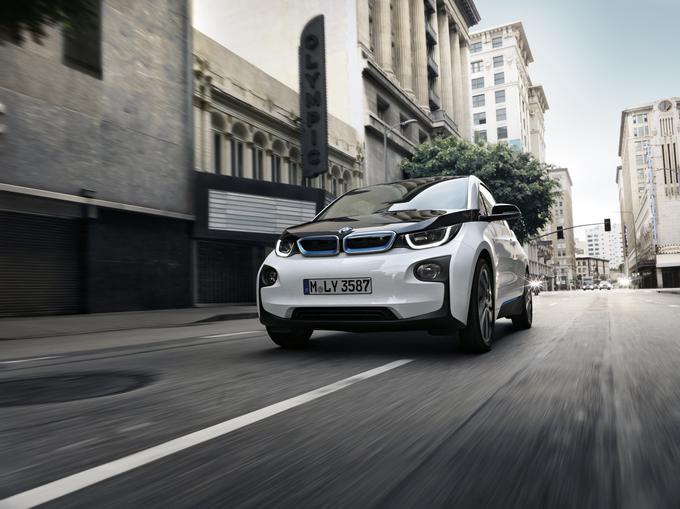Z novo baterijo, za katero BMW obljublja osem let tovarniške garancije oziroma sto tisoč prevoženih  kilometrov, BMW i3 tehta 1.245 kilogramov. | Foto: BMW