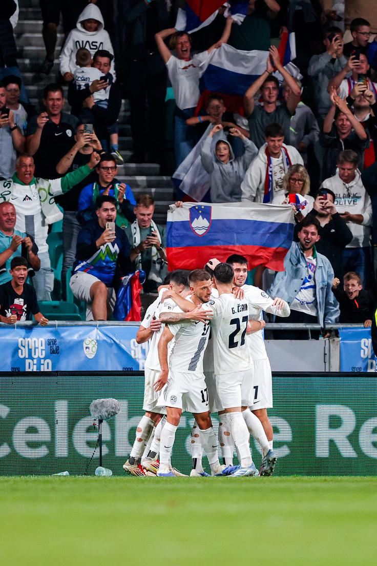 Slovenija je v petek dvakrat zaostajala proti Švedski, a nato vselej izenačila. Nazadnje v 90. minuti po zaslugi Žana Vipotnika. | Foto: Aleš Fevžer