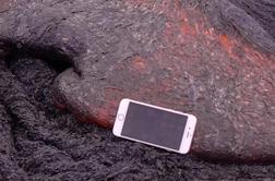 Telefone iPhone kuha v kokakoli, napada s svedri in meče v vulkane (video)