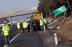 V jutranji nesreči na gorenjski avtocesti umrl otrok
