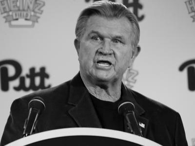 Umrl legendarni igralec in trener v ligi NFL Mike Ditka