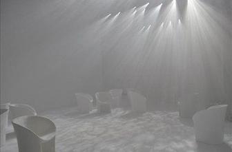 Sanjska predstavitev fotelja Moon