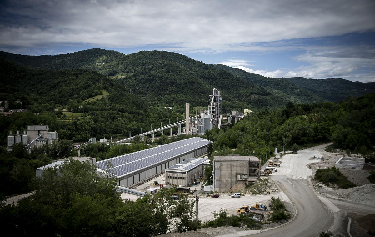 Salonit Anhovo | Novi podzakonski akti prinašajo najstrožje okoljske standarde ne zgolj v EU, temveč na svetu, praktična implementacija določenih ukrepov pa bo v marsičem orala ledino. | Foto Ana Kovač