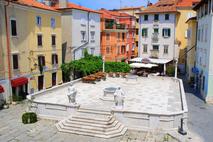 Prvomajski trg, Piran
