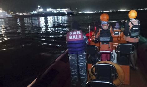 Potonil trajekt na Bali, umrli najmanj štirje ljudje, več deset je pogrešanih