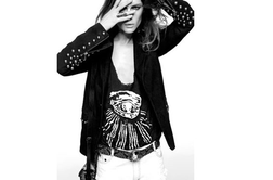 Erin Wasson v vlogi modne oblikovalke