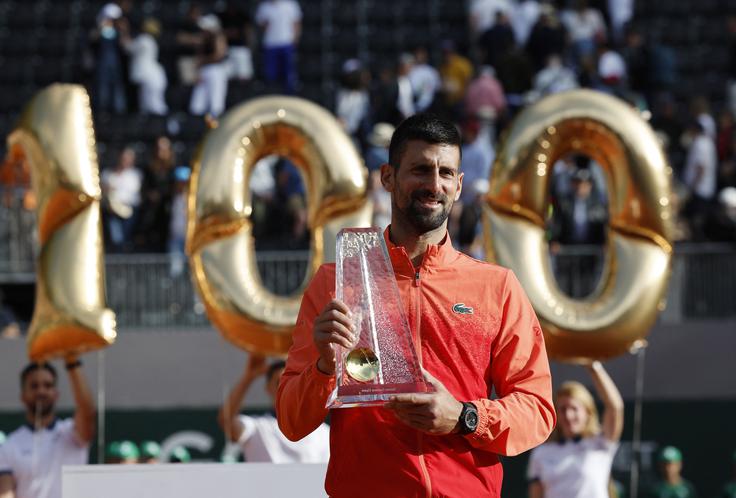 Novak Đoković je letos v Ženevi osvojil svojo 100. turnirsko lovoriko. | Foto: Reuters