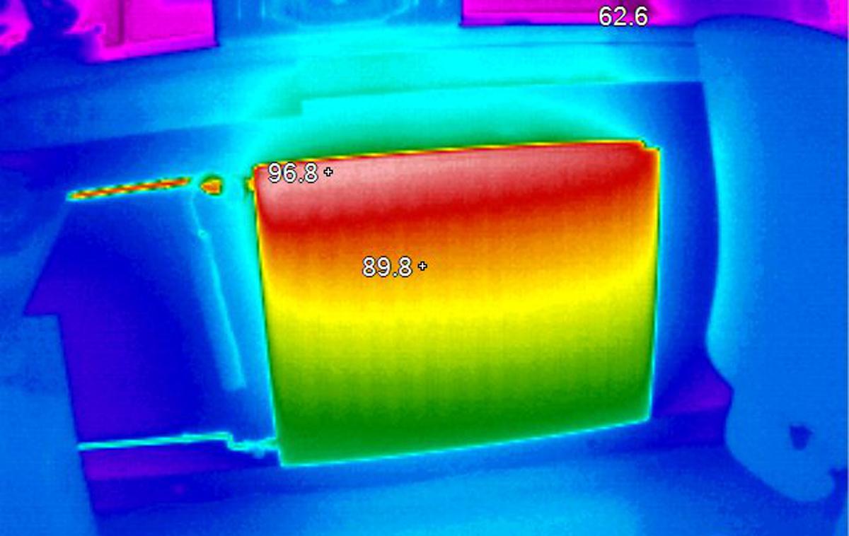 termografija | S termografijo se hitro pokažejo morebitne toplotne izgube in tako usmerijo primerni ukrepi za večjo energetsko učinkovitost. | Foto Telekom Slovenije