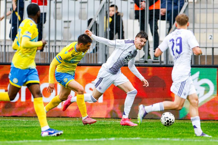 Maribor je v prvem polčasu dvakrat zadel okvir vrat, našel je tudi pot do gola, a je bil ta razveljavljen. | Foto: Aleš Fevžer