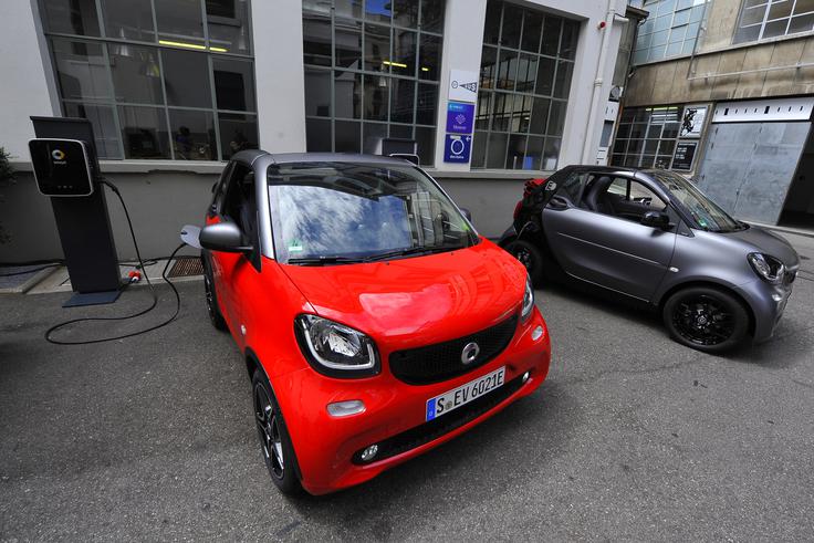 Pri našem dinamičnem izletu po ulicah Ženeve se je poraba povzpela  na 15 kWh na 100 km. Smo pa uživali v sunkih električnega navora. | Foto: Jure Gregorčič