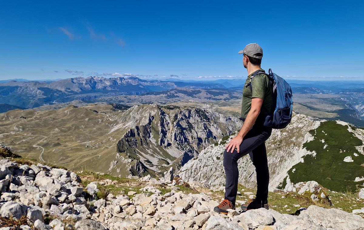 Durmitor pohod na Prutaš in Veliko Škrčko jezero | Pogled s Prutaša, kraja južnega Durmitorja, seže vse do Magliča na črnogorsko-bosanski meji. | Foto Matej Podgoršek