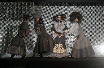Plemenski John Galliano