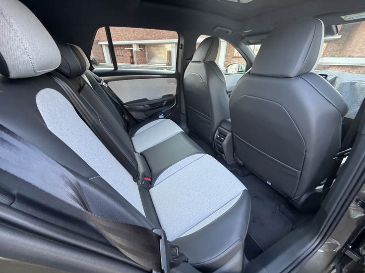 Prostora zadaj je dovolj tudi za odrasle potnike.  | Foto: Gregor Pavšič