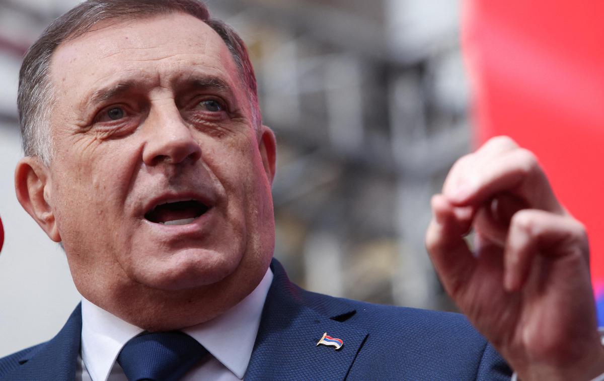 Milorad Dodik | Na morebitno odpravo sankcij so mediji v BiH začeli namigovati, potem ko so v Republiki Srbski pred dnevi razveljavili več spornih zakonov in imenovali začasno predsednico entitete. | Foto Reuters