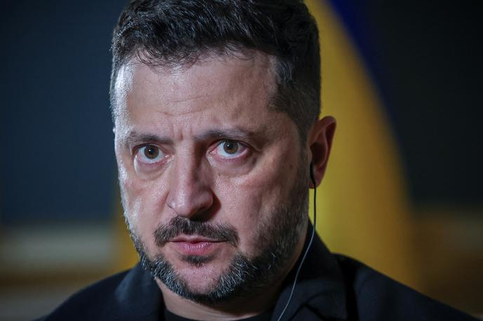 Volodimir Zelenski | Ukrajinski predsednik Volodimir Zelenski zagotavlja, da si je po pogovorih z evropskimi uradniki v Bruslju Ukrajina ​​zagotovila sredstva za nadaljevanje naročil brezpilotnih letal, ki so nujno potrebna za nadaljevanje vojskovanja v začetku leta 2027. | Foto Reuters